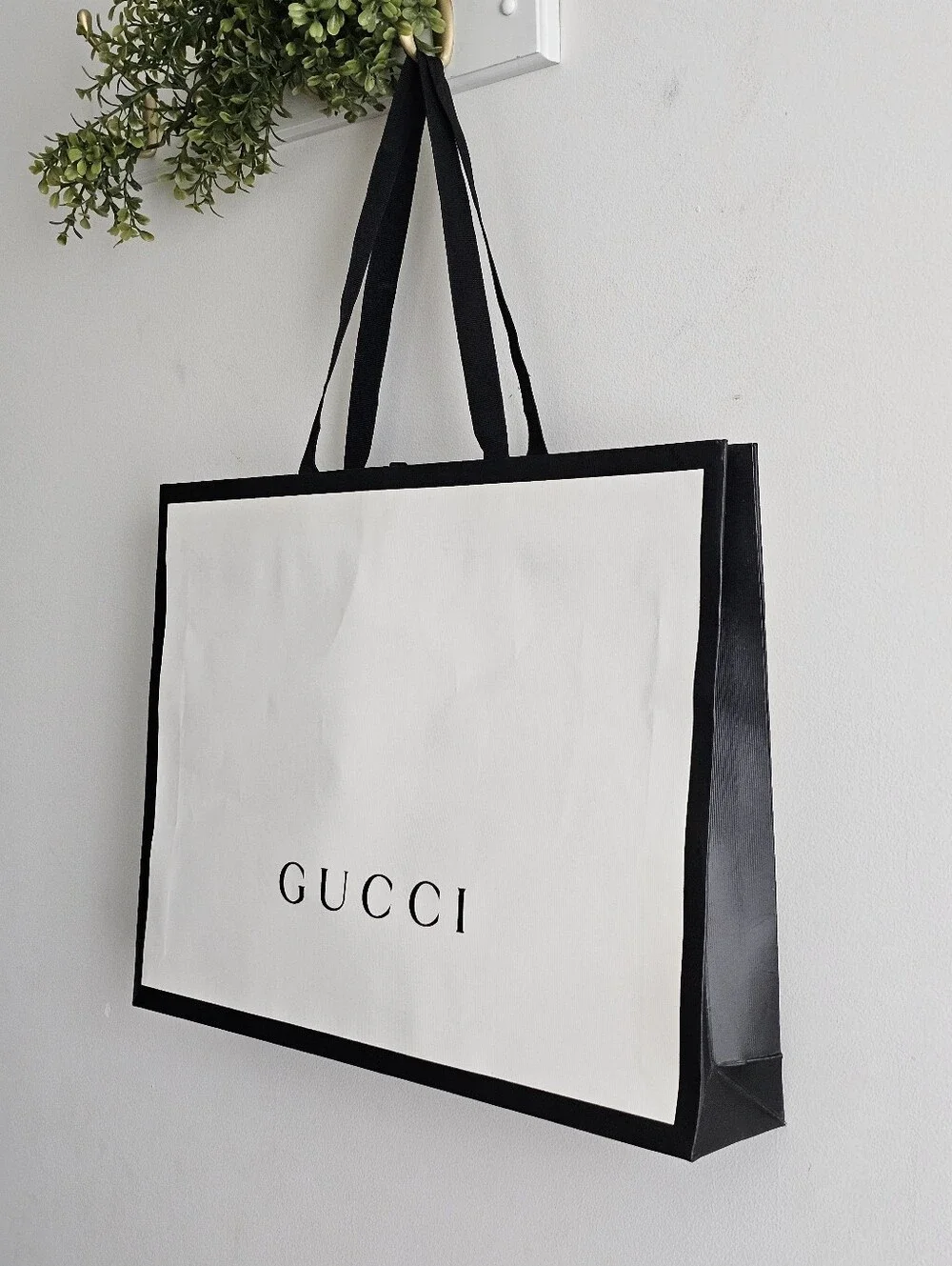 Gucci Large Shopping Gift Bag Tote White Black Logo Paper Store Bag
